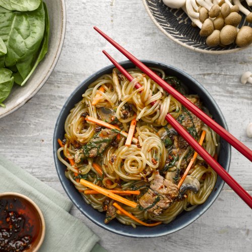 Rind mit Glasnudeln aus dem Wok