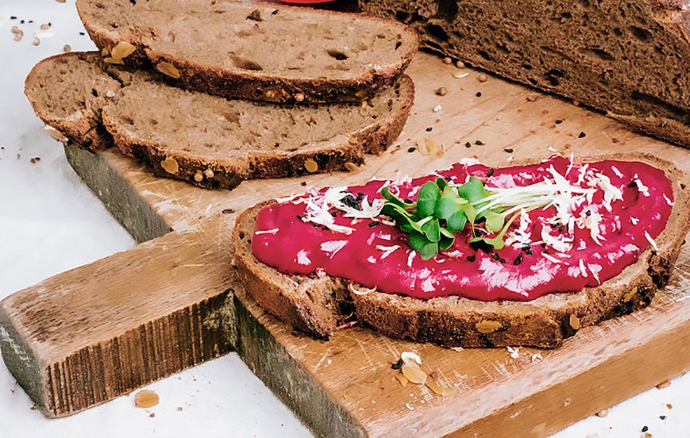 Dunkles Brot mit schwarzem Kümmel ​