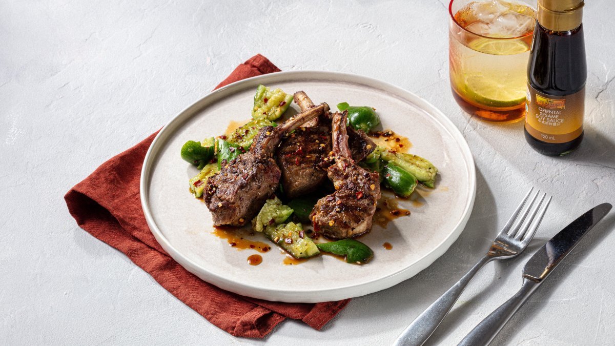 Sichuan gegrilltes Lamm mit eingerissenen Gurken